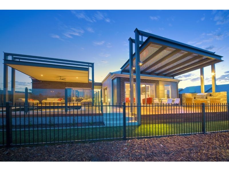 8 Robinson Way  Silverwoods, Yarrawonga VIC 3730