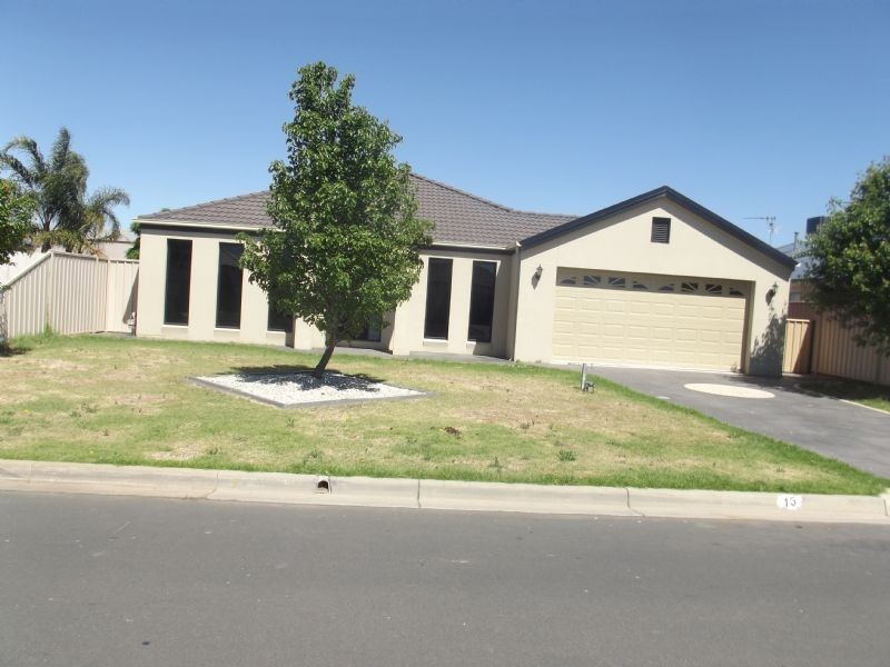 15 Derry Drive, Yarrawonga VIC 3730