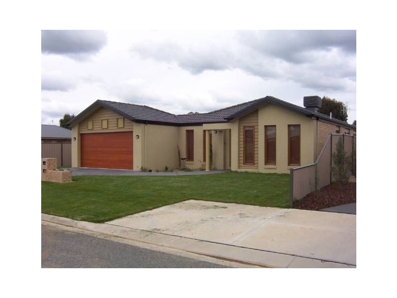 6 FRASER STREET, Benalla VIC 3672