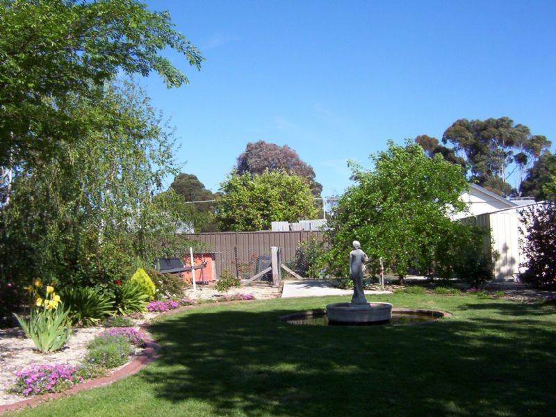 11 CLARENDON STREET, Benalla VIC 3672