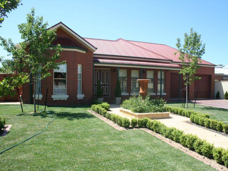 17 Shawbrook Avenue, Benalla VIC 3672