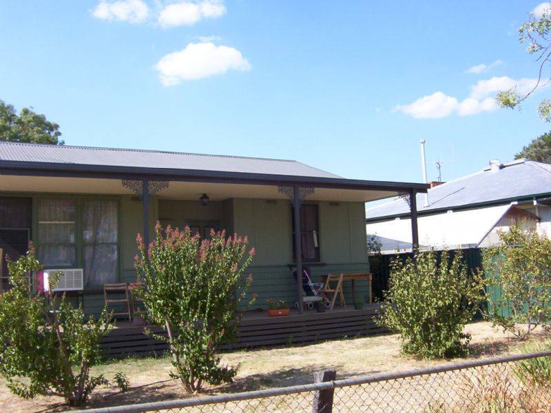 21 MEADOWS AVENUE, Benalla VIC 3672
