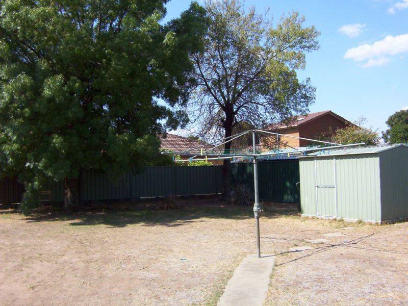 21 MEADOWS AVENUE, Benalla VIC 3672