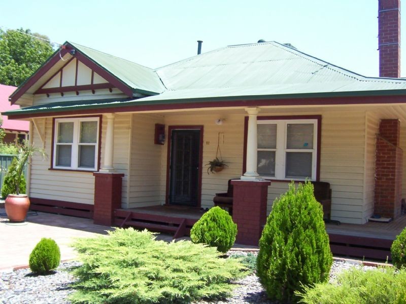 12 Riverview Rd, Benalla VIC 3672