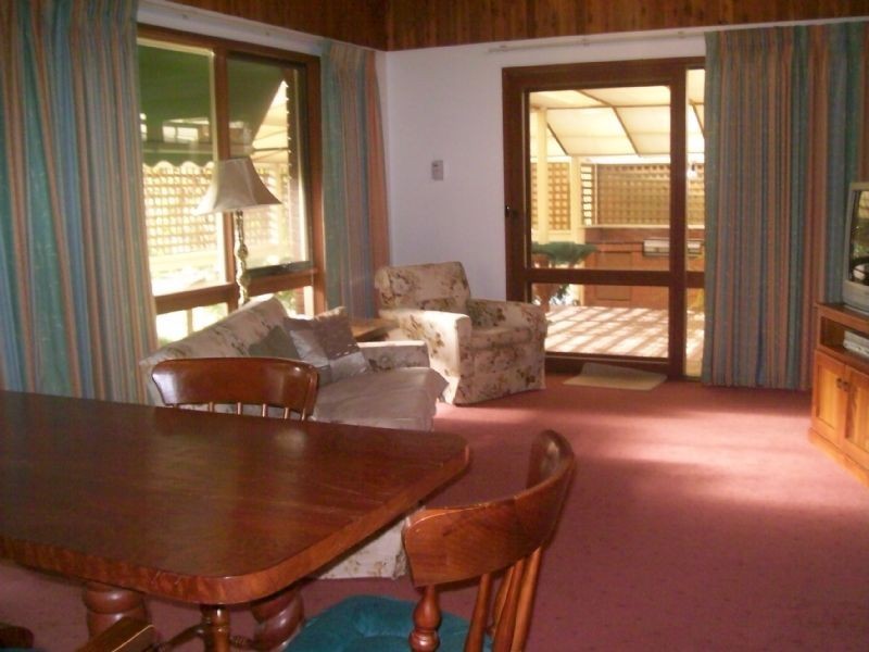 6  Neil Avenue, Benalla VIC 3672