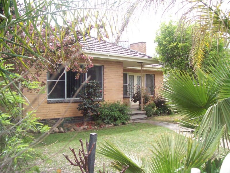 16 Amos Avenue, Benalla VIC 3672