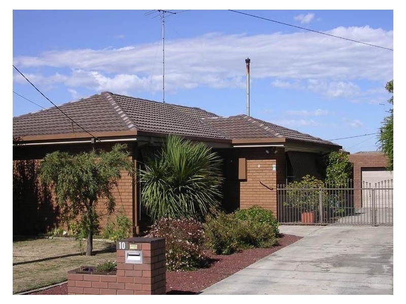 10 Gilbert Street, Wendouree VIC 3355