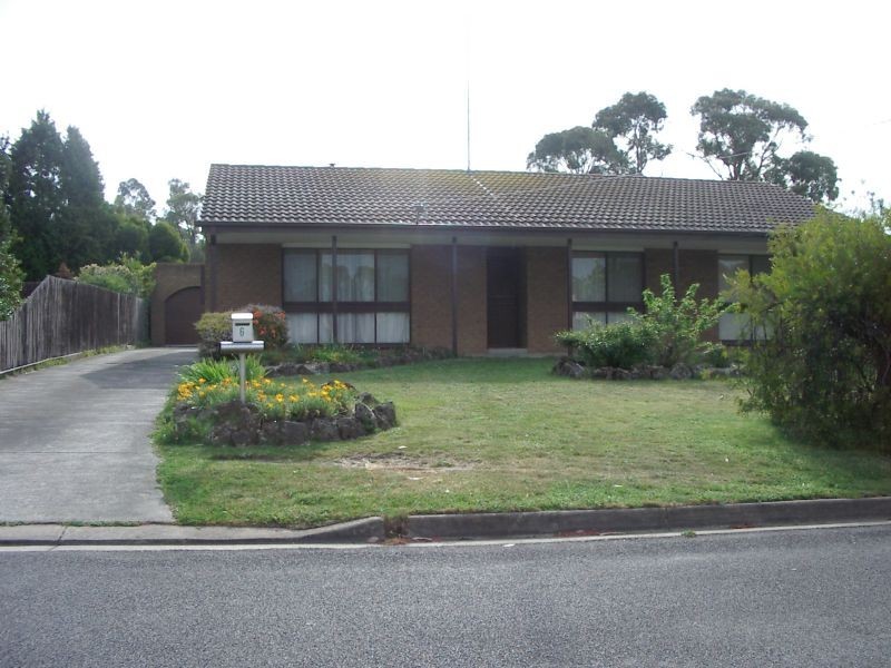 6 Semillon Grove, Mount Clear VIC 3350