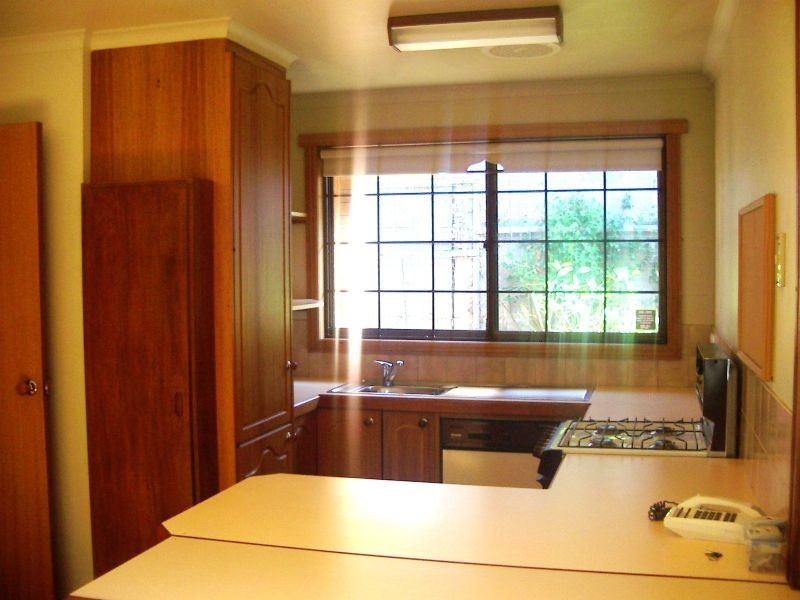 6 Oddie Street, Lake Wendouree VIC 3350