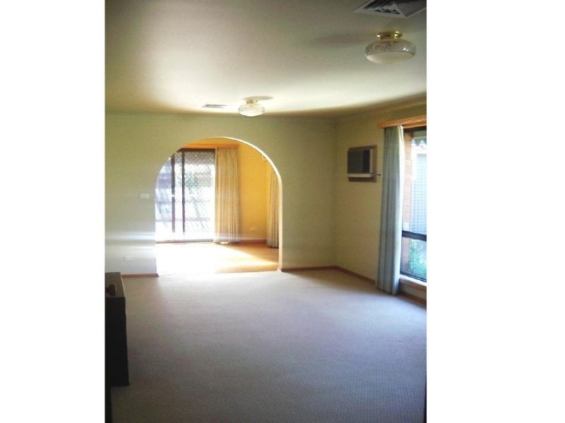 6 Oddie Street, Lake Wendouree VIC 3350