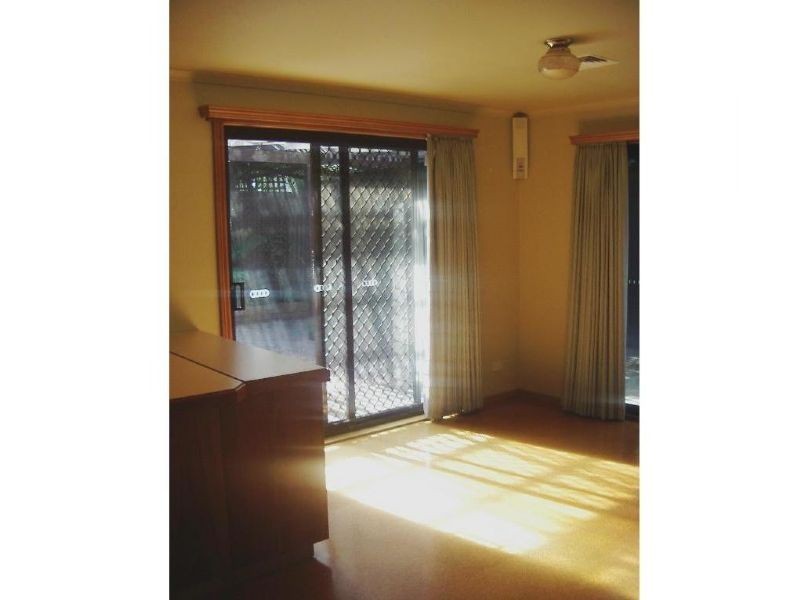 6 Oddie Street, Lake Wendouree VIC 3350