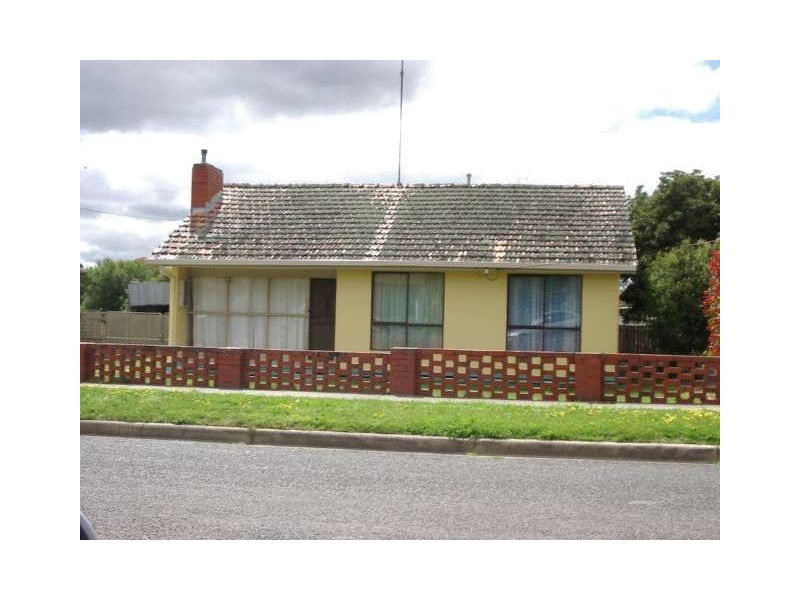 8  Banksia Road, Wendouree VIC 3355