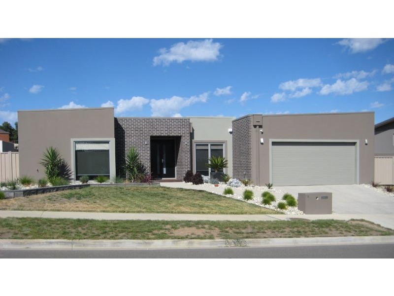 11 Pinevale Way, Ballarat North VIC 3350