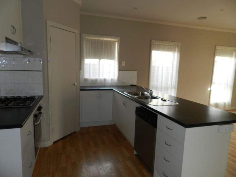 59 Stirling Drive, Lake Gardens VIC 3355