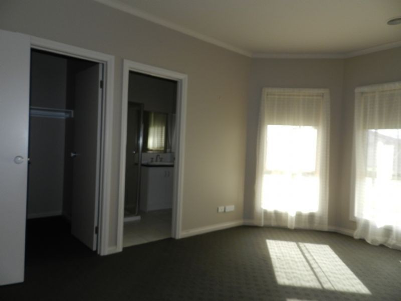 59 Stirling Drive, Lake Gardens VIC 3355