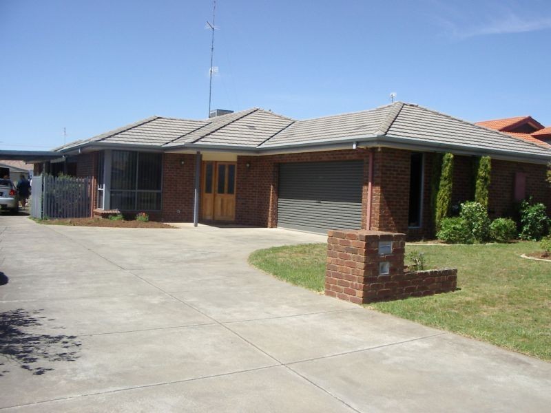 18 Redford Drive, Wendouree VIC 3355