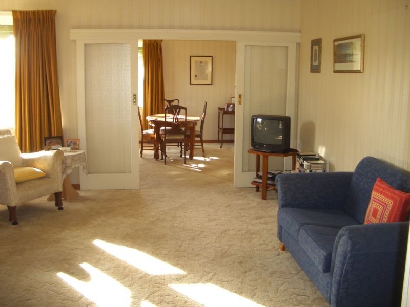 18 Browns Parade, Wendouree VIC 3355