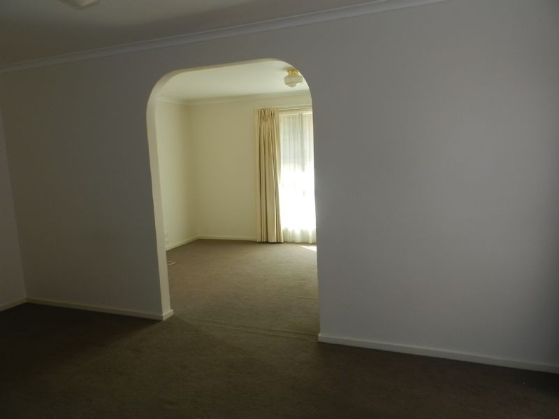 2/724 Chisholm Street, Black Hill VIC 3350