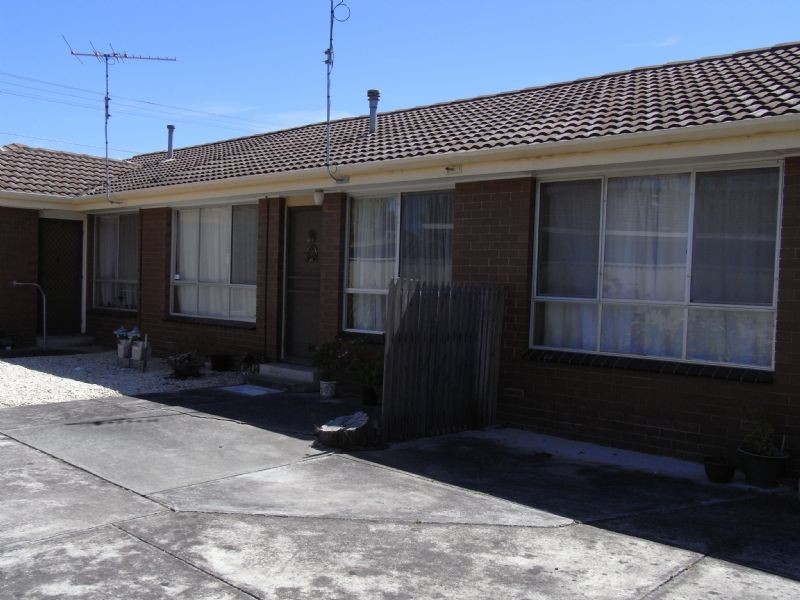 2/18 Romney Street, Wendouree VIC 3355