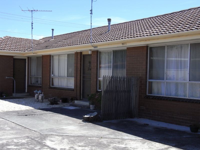 2/18 Romney Street, Wendouree VIC 3355