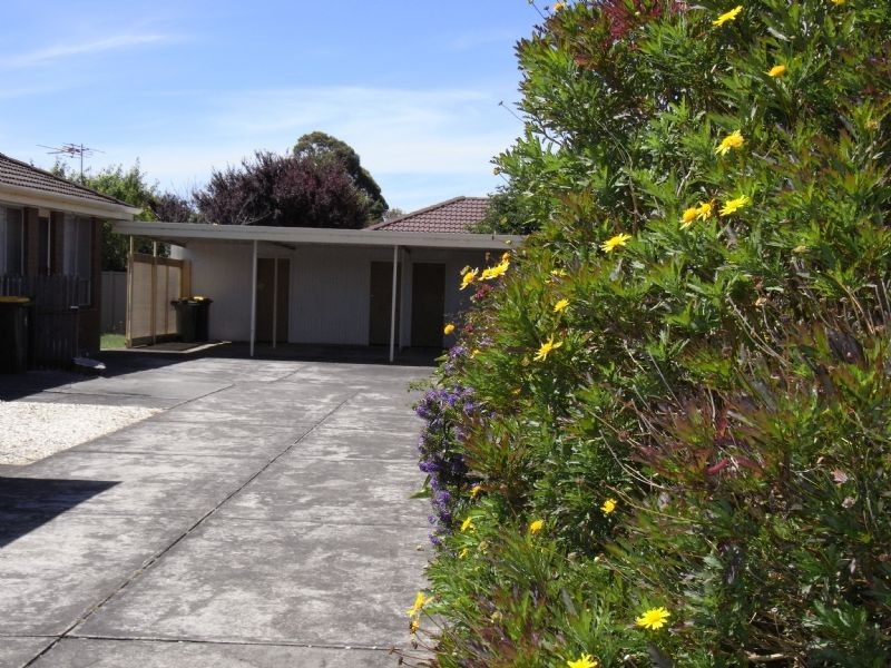 2/18 Romney Street, Wendouree VIC 3355