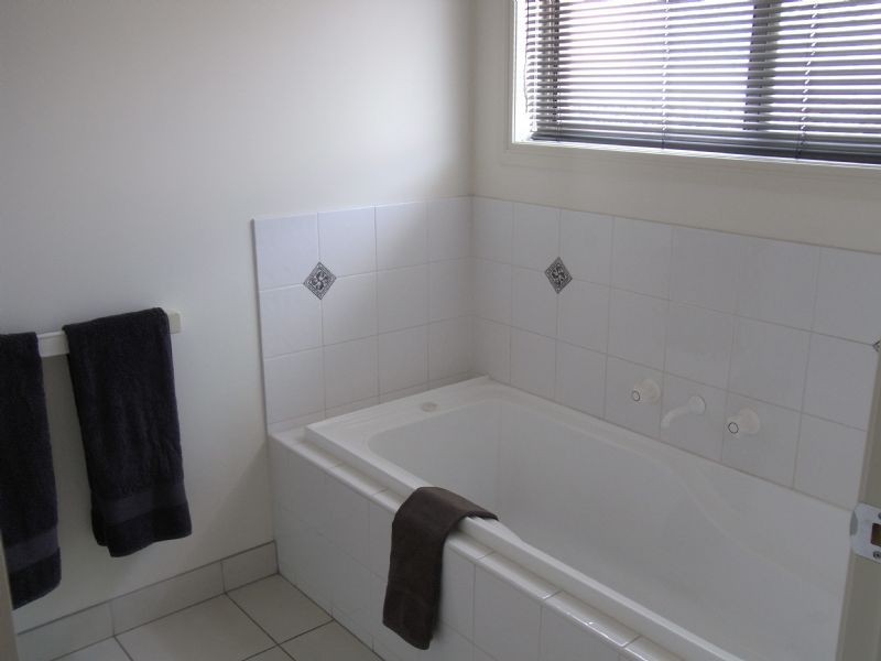 235 Whitelaw Avenue, Delacombe VIC 3356