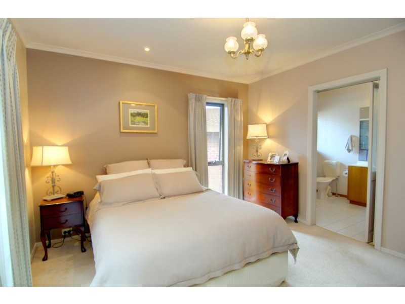 8 Lake View Court, Ballarat North VIC 3350