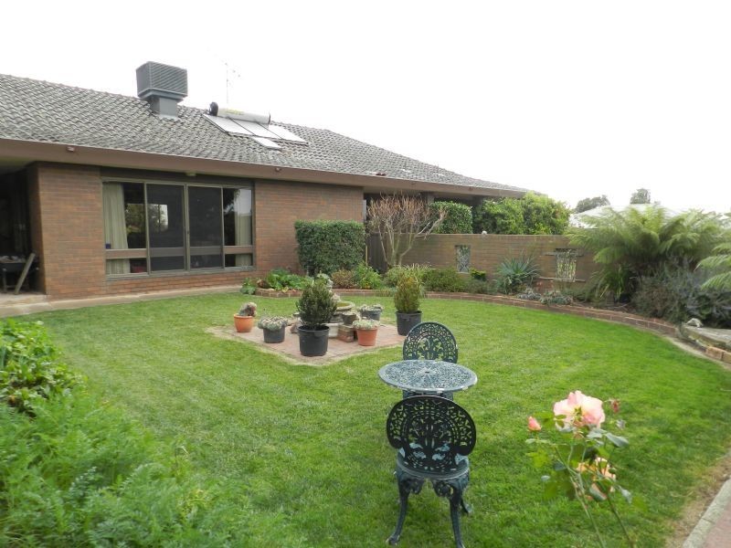 136 Sunraysia Drive, Miners Rest VIC 3352