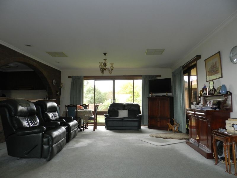 136 Sunraysia Drive, Miners Rest VIC 3352