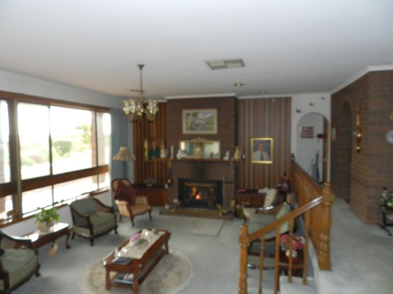 136 Sunraysia Drive, Miners Rest VIC 3352