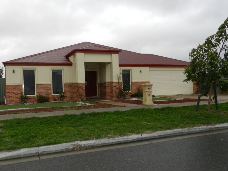 14 Lowry Crescent, Miners Rest VIC 3352