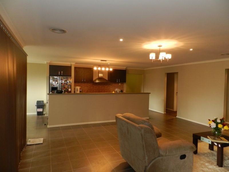 14 Lowry Crescent, Miners Rest VIC 3352