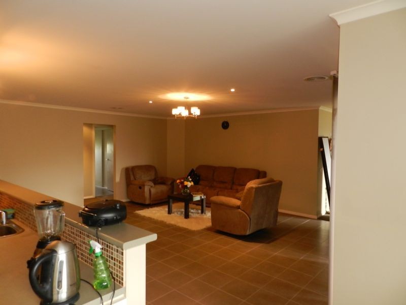 14 Lowry Crescent, Miners Rest VIC 3352