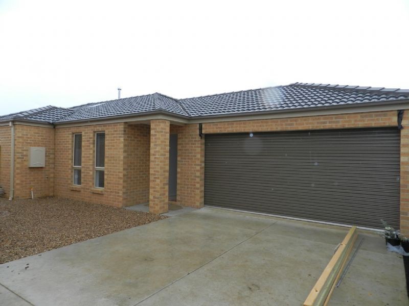 2/24 Holstein  Close, Delacombe VIC 3356