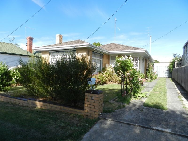 5 Fore Street, Lake Wendouree VIC 3350