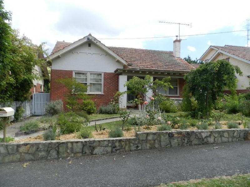 35 Victoria Avenue, Lake Wendouree VIC 3350