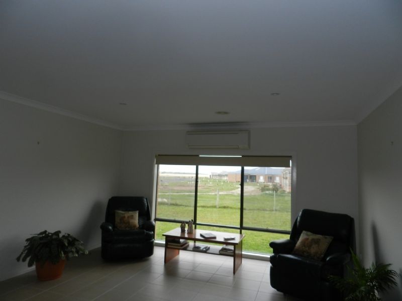 48 Windermere Way, Cardigan VIC 3352