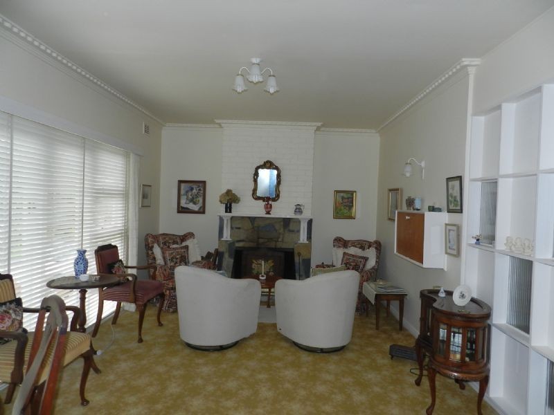 4 Heather Ave, Mount Clear VIC 3350