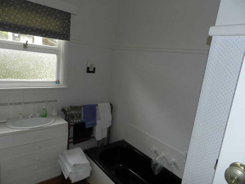 4 Heather Ave, Mount Clear VIC 3350