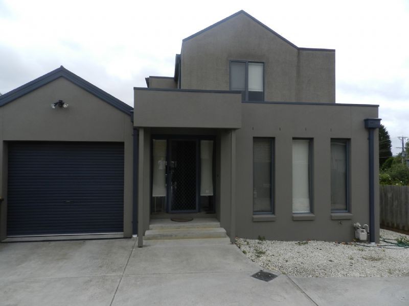 2/106 Sim Street, Black Hill VIC 3350