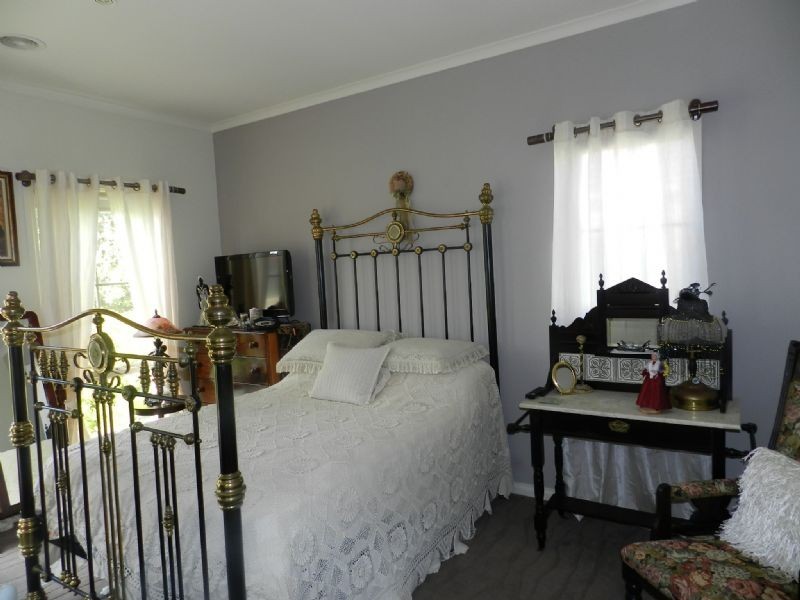 90 Stirling Drive, Lake Gardens VIC 3355