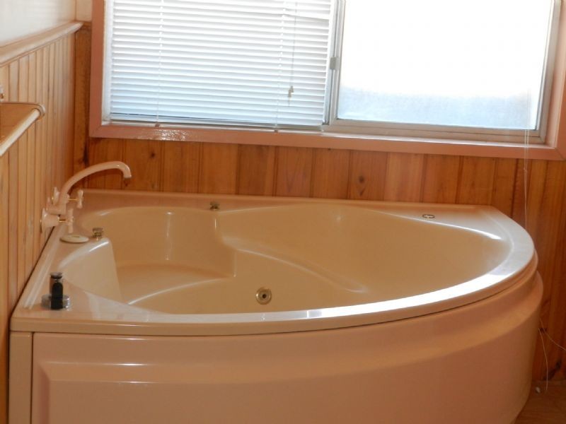 836 Chisholm Street, Black Hill VIC 3350