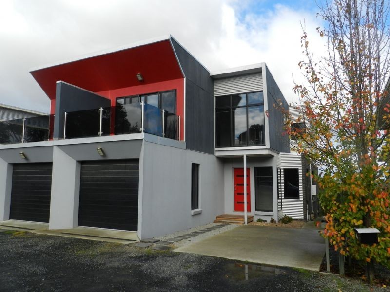 2/10 Brooksbank Court, Black Hill VIC 3350