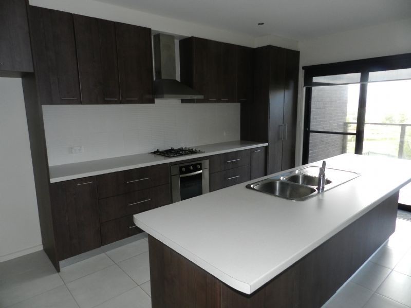 2/10 Brooksbank Court, Black Hill VIC 3350