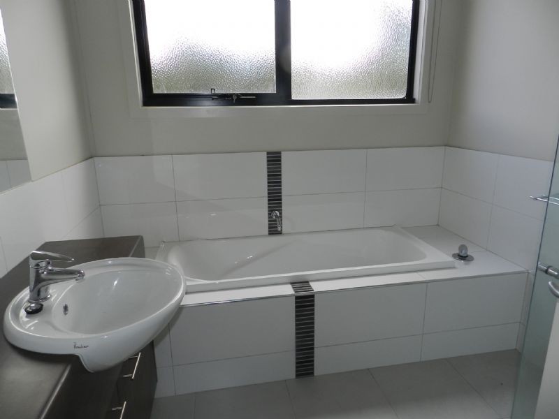 2/10 Brooksbank Court, Black Hill VIC 3350