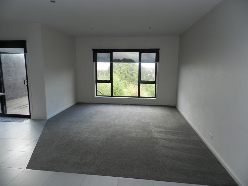 2/10 Brooksbank Court, Black Hill VIC 3350