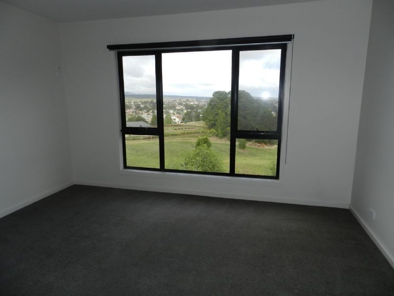 2/10 Brooksbank Court, Black Hill VIC 3350