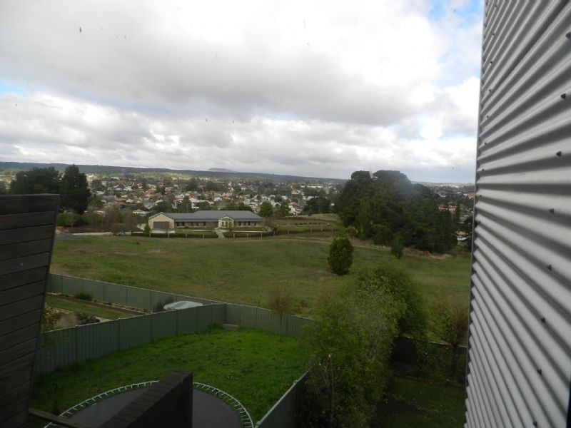 2/10 Brooksbank Court, Black Hill VIC 3350