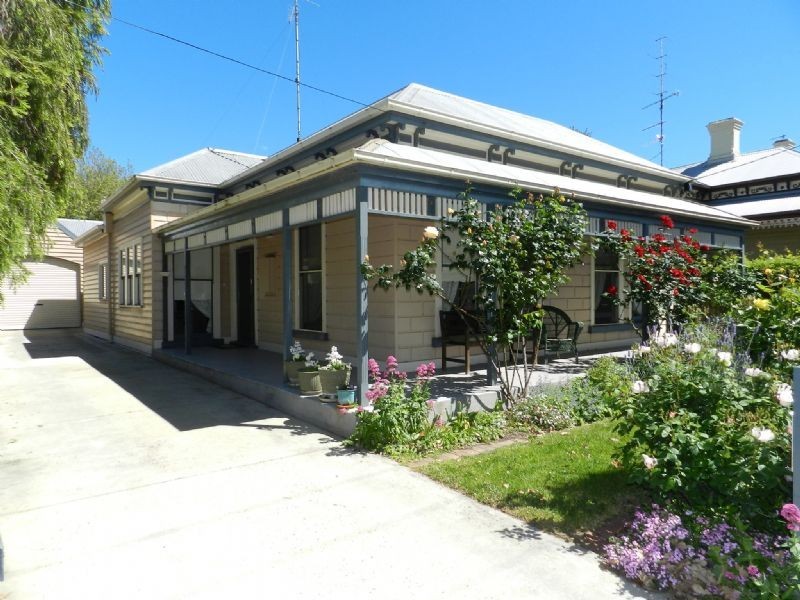 25 Loch Avenue, Ballarat VIC 3350