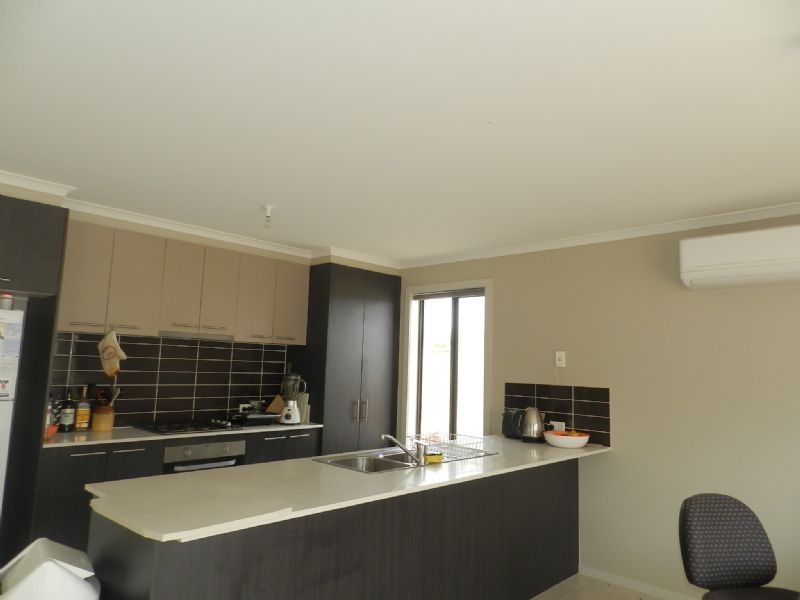 8 Imperial Way, Canadian VIC 3350